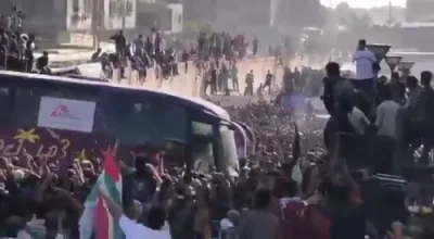 מאסן אין עזה באגריסן די באפרייטע טעראריסטן 
