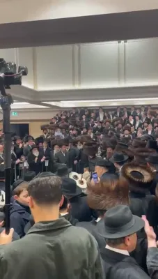 הכנסת ספר תורה בחצר הקודש סאדיגורא לאנדאן