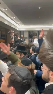 הכנסת ספר תורה בחצר הקודש סאדיגורא לאנדאן