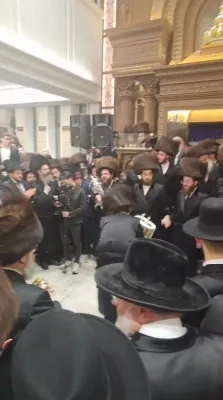 הכנסת ספר תורה בחצר הקודש סאדיגורא לאנדאן