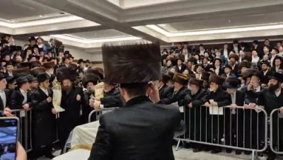 הכנסת ספר תורה בחצר הקודש סאדיגורא לאנדאן