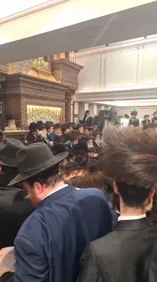 הכנסת ספר תורה בחצר הקודש סאדיגורא לאנדאן