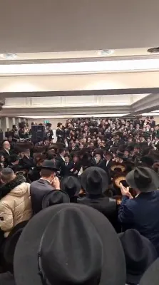 הכנסת ספר תורה בחצר הקודש סאדיגורא לאנדאן