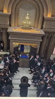 הכנסת ספר תורה בחצר הקודש סאדיגורא לאנדאן
