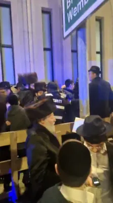 הכנסת ספר תורה בחצר הקודש סאדיגורא לאנדאן