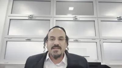 א הערליכע מעשה "כי אבי ואמי עזבוני וה' יאספני" - דורך הרב אליהו שווארץ ביים שיעור פון עמוד היומי דרשו - פסחים דף לח