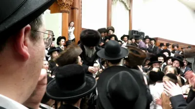הכנסת ספר תורה ביי הרה"צ ר' צבי מאיר זילבערבערג שליט"א לכבוד 20'טע יארצייט פון הגאון הצדיק ר' חיים קויפמאן זצ"ל
