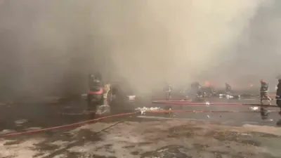 א מאסיווע פייער פלאקערט ביי די הערעץ אינטערנעשענעל עריפארט 
