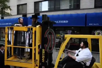 נאך אינטרעסאנטע קרישקעלאך פון די נעכטיגע הפגנה אין מאנהעטאן אנטקעגן די גזירות הגיוס 