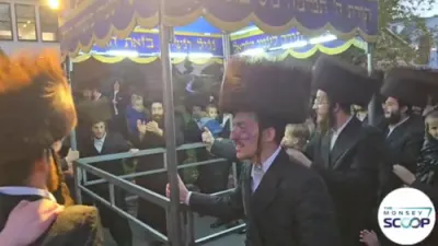 הכנסת ס"ת צו ביהמ"ד בעלזא אין מאנסי