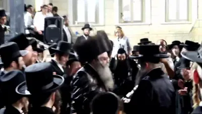 מעמד החאלאקא לנכד הגה"צ ראש ישיבת סאטמאר בני ברק שליט"א בן בנו הרב זאב שליט"א חתן הגה"צ רבי סיני האלבערשטאם שליט"א רב שיכון ג' אין אתרא קדישא מירון