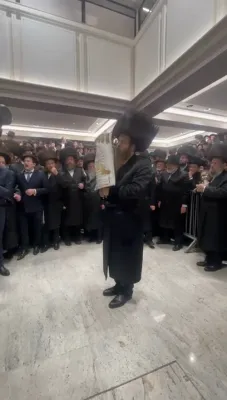 פולע גאלעריע: חנוכת הבית און הכנסת ס"ת בחצר הקודש סאדיגורא לאנדאן