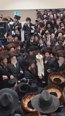 פולע גאלעריע: חנוכת הבית און הכנסת ס"ת בחצר הקודש סאדיגורא לאנדאן