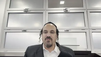 א הערליכע מעשה "שעשה לי כל צרכי" - דורך הרב אליהו שווארץ ביים שיעור פון עמוד היומי דרשו - פסחים דף מג