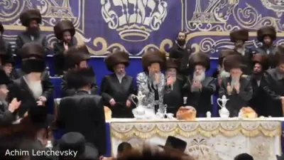 הערליכע ווידיאו פון שמחת החתונה בחצר הקודש באבוב 45