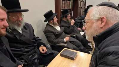 ניחום אבלים ביי ניקלשבורגע רבי ע"פ אחיו טאלטשעווע רבי ע"ה