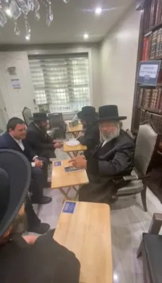 ניחום אבלים ביי ניקלשבורגע רבי ע"פ אחיו טאלטשעווע רבי ע"ה