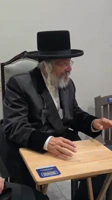 ניחום אבלים ביי ניקלשבורגע רבי ע"פ אחיו טאלטשעווע רבי ע"ה