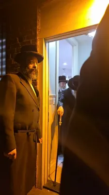 ניחום אבלים ביי ניקלשבורגע רבי ע"פ אחיו טאלטשעווע רבי ע"ה