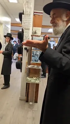 ניחום אבלים ביי ניקלשבורגע רבי ע"פ אחיו טאלטשעווע רבי ע"ה