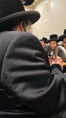 ניחום אבלים ביי ניקלשבורגע רבי ע"פ אחיו טאלטשעווע רבי ע"ה