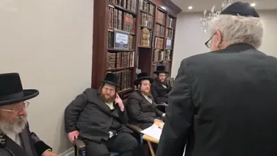 ניחום אבלים ביי ניקלשבורגע רבי ע"פ אחיו טאלטשעווע רבי ע"ה