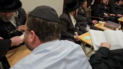 ניחום אבלים ביי ניקלשבורגע רבי ע"פ אחיו טאלטשעווע רבי ע"ה