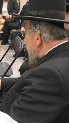 ניחום אבלים ביי ניקלשבורגע רבי ע"פ אחיו טאלטשעווע רבי ע"ה