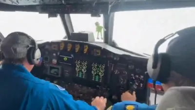 א ערעפלאן פארט אריין אין האריקעין מאליסע