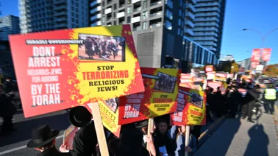 פולע גאלעריע פון די פראטעסט קעגן גזירת הגיוס אין מאנטריאל