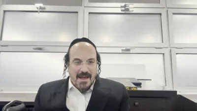 א הערליכע מעשה "איבער'ן כח פון א קבלה טובה" - דורך הרב אליהו שווארץ ביים שיעור פון עמוד היומי דרשו - פסחים דף מב