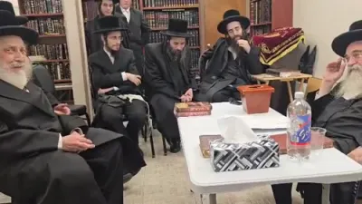 כ"ק אדמו"ר מליסקא שליט"א בניחום אבלים אצל הגה"צ אב"ד ראדומישלא שליט"א