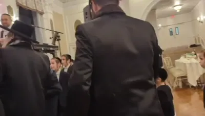 כ"ק אדמו"ר מסאטמאר שליט"א ביים ארויסברענגן פאר א חשוב'ן בעל מנגן אין קרית יואל. די וויכטיגקייט פון נישט משנה זיין אלטע ניגונים צום היינטיגן סטיל