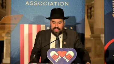 פולע רעדע'ס ביי די צדק באזוך אין וואשינגטאן די סי 