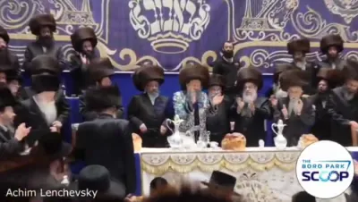 הערליכע ווידיאו פון שמחת החתונה בחצר הקודש באבוב 45