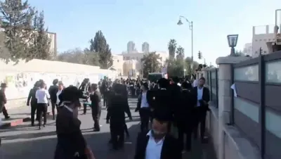 הערליכע גרויסע גאלעריע פון די עצרת המיליון אין ירושלים קעגן די גזירת הגיוס 