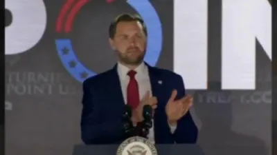 ווענס מאכט אוועק די באשולדיגונגען אויף טראמפ בנוגע מדנ"י