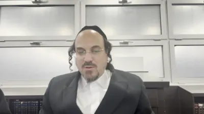 א הערליכע מעשה פון מרן שר התורה הגאון רבי חיים קנייבסקי זי"ע - דורך הרב אליהו שווארץ ביים שיעור פון עמוד היומי דרשו - פסחים דף מו