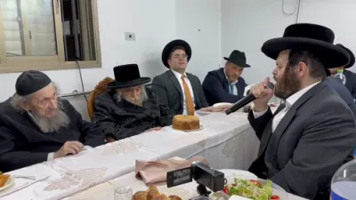 זאנוויל וויינבערגער זינגט פאר גדולי ישראל ביים שבע ברכות לבן הרב אברהם ישעיהו שטערן