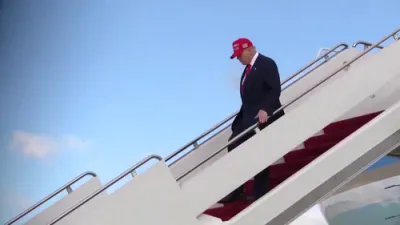 פרעזידענט טראמפ קערט זיך צוריק פון אזיע מיט האנדל געווינסן און א היסטארישע שלום אפמאך.