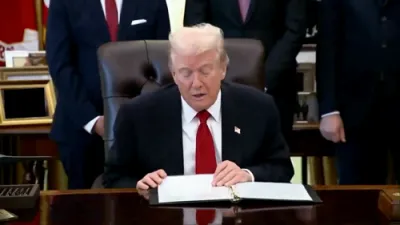 טראמפ ברענגט א געזונטהייט זיג וואס צווינגט גרויסע פארמאסי פירמעס צו נידערן פרייזן פאר אמעריקאנער.