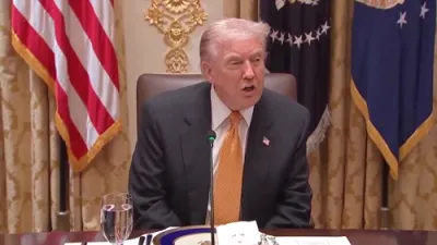 טראמפ: דעמאקראטן האבן געברענגט אזא לאנגע שאטדאון דורך שטופן 1.5 טריליאן דאלאר פאר אומלעגאלע אימיגראנטן.