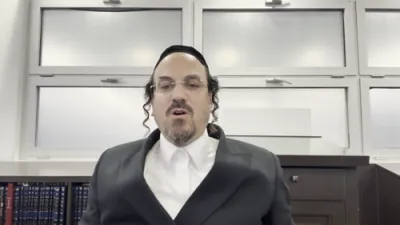 א הערליכע מעשה "פון כ"ק אדמו"ר מלויבאוויטש זי"ע" - דורך הרב אליהו שווארץ ביים שיעור פון עמוד היומי דרשו - פסחים דף מט