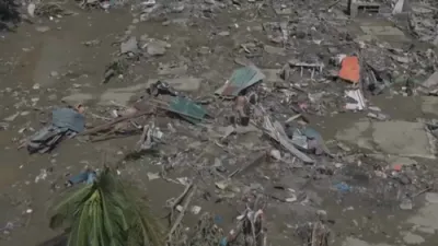 א דראון ווידיאו כאפט אפ חורבנות פון פארפלייצונגען אין די פיליפינען