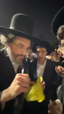 הגרח"מ אוזבנד ר"י עטרת שלמה בענטשט שהחיינו בשם ומלכות אויפן באפרייאונג פון אסיר עולם התורה הב' אריאל שמאי נ"י