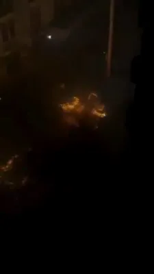 אויפרייס אין די בראנקס נעכטן נאכט, פארוואונדעט זיבן פייערלעשער און דריי ערנסט פארוואונדעט.