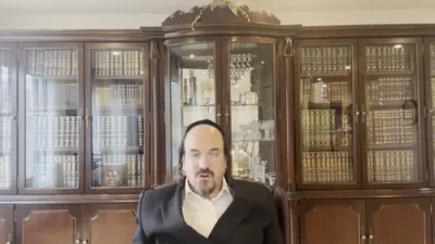 א הערליכע מעשה "די כח הפסק פון הגר"מ פיינשטיין זצ"ל" דורך הרב אליהו שווארץ ביים שיעור פון עמוד היומי דרשו - פסחים דף נו