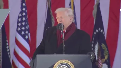 טראמפ איז מסביר פארוואס ער האט געטוישט די נאמען פון דעפארטמענט אף דיפענס צו דעפארטמענט אף וואר