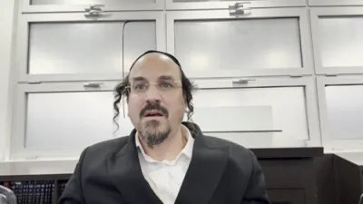 א הערליכע מעשה "די קנאות פון הרה"ק מהרי"ד מבעלזא זי"ע"  דורך הרב אליהו שווארץ ביים שיעור פון עמוד היומי דרשו - פסחים דף נד