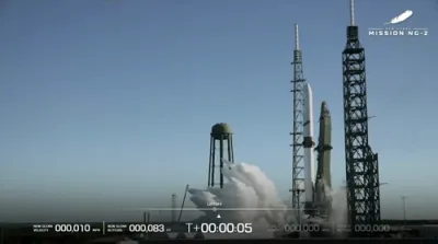 דזשעף בעזאס שיקט ארויף א פרישע ראקעט